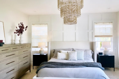 サンディエゴにあるトランジショナルスタイルのおしゃれな寝室のレイアウト