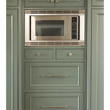 Manhattan Beach Three- Top Pinned Kitchen