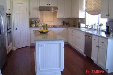 Example of a classic kitchen design in Orange County