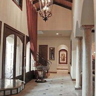 Idéer för en mycket stor eklektisk foajé, med beige väggar, travertin golv, en dubbeldörr och glasdörr