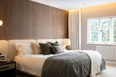 This is an example of a contemporary bedroom in London.
