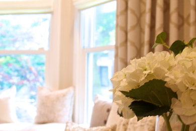 Inspiration for a transitional living room remodel in Chicago