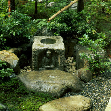 つくばいのある風景