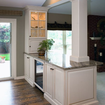 Ivory-Glazed Kitchen in Lake In The Hills