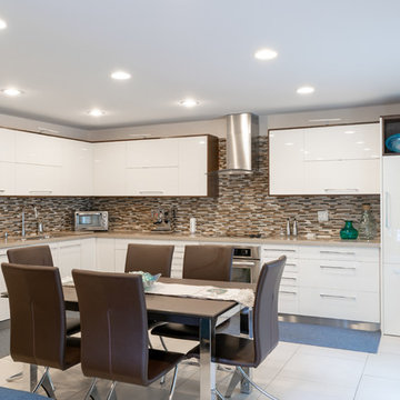 Beige high-gloss kitchen in Toronto