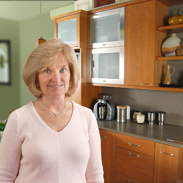 Margot Komar, Administration / Bookkeeping