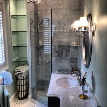 Frameless showers