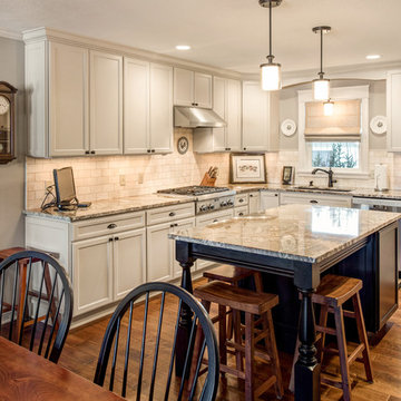 Cozy Two-Toned Kitchen