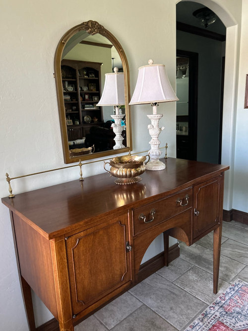 front entryway with lamp