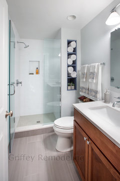  Small  Bathroom  Tile  Choice  and Layout