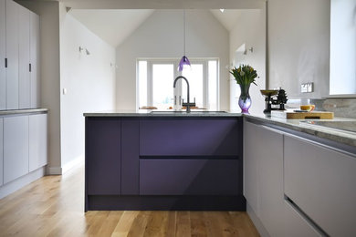 Inspiration for a contemporary kitchen in Oxfordshire.
