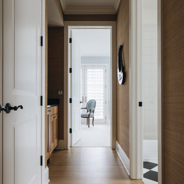 Bright London Townhouse Meets Downtown Lake Forest
