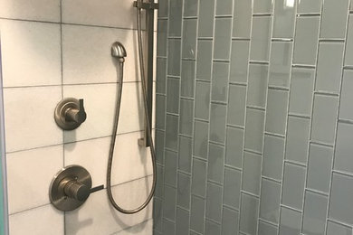 Inspiration for a small modern 3/4 bathroom remodel in New York