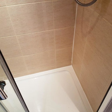 Cleaning a Ceramic Tiled Shower Cubicle in Edinburgh