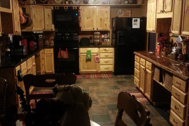 Cottage home design photo in Indianapolis