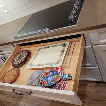 Two-Tone Transitional Kitchen Design