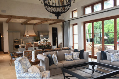 Example of a transitional living room design in San Francisco