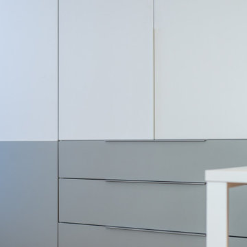 Dúplex DHL. Detall del armario de la habitación juvenil