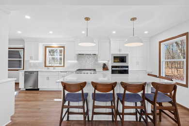 Example of a kitchen design in Milwaukee