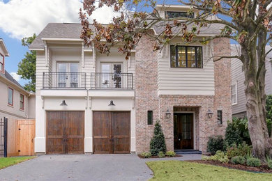 Large traditional exterior home idea in Houston