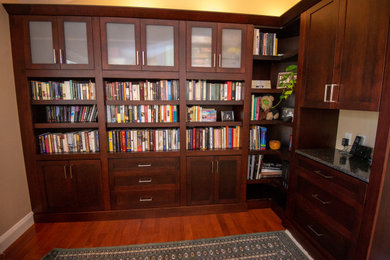 Home office - home office idea in Ottawa