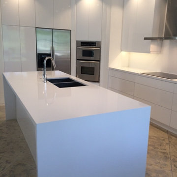 HIGH GLOSS KITCHEN