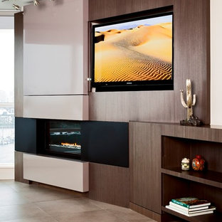 Foto di un piccolo soggiorno moderno aperto con pavimento con piastrelle in ceramica, camino lineare Ribbon e TV nascosta