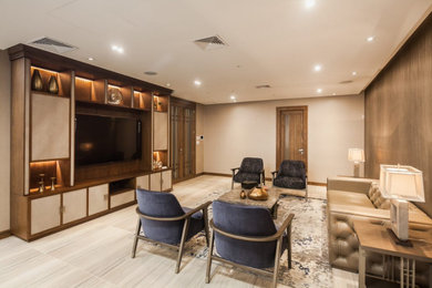 Foto de salón para visitas abierto y blanco contemporáneo grande con paredes beige, suelo de mármol, televisor colgado en la pared, suelo beige y papel pintado