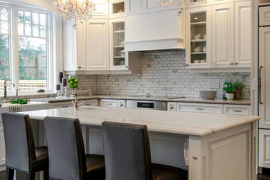 Inspiration for a timeless kitchen remodel in Toronto