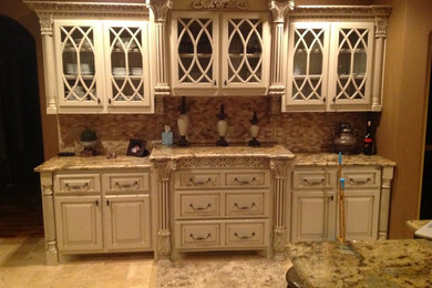 Kitchen - traditional kitchen idea in Birmingham
