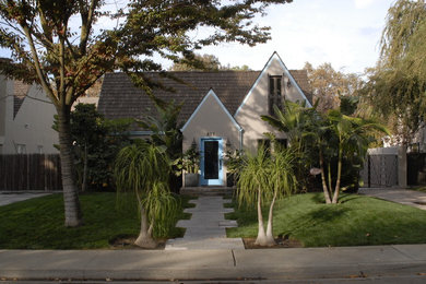 Tropical exterior home idea in San Francisco