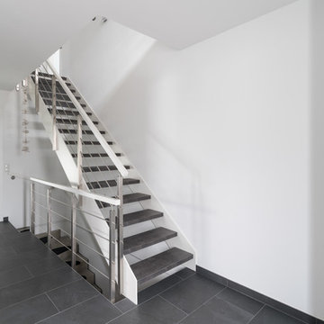 HPL Dünnwangentreppe mit Edelstahlgeländer