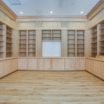 Unique Features & Closets