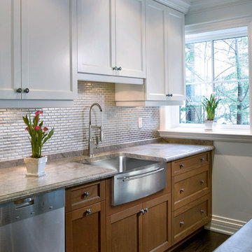 Farmhouse Apron Front Sink with Towel Bar