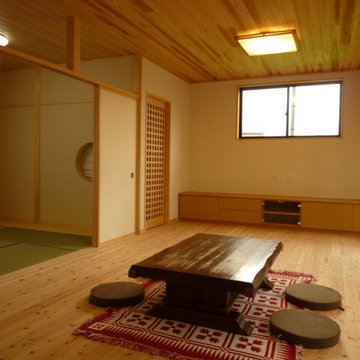 珪藻土と杉材で造った薪ストーブのある家