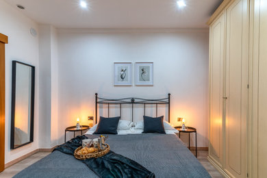 Esempio di una camera da letto minimal