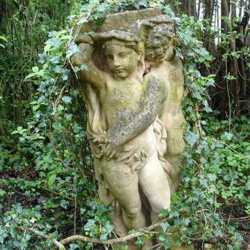 Putti/statue, cast stone