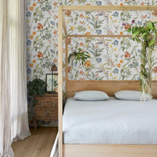 Les motifs floraux s'épanouissent sur les murs et carrelages