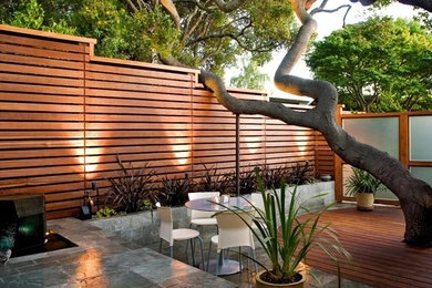 Mid-century modern exterior home idea in Los Angeles