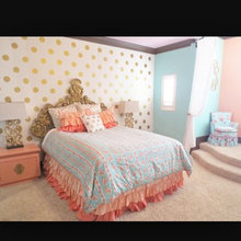 Mint,Gold, and white room
