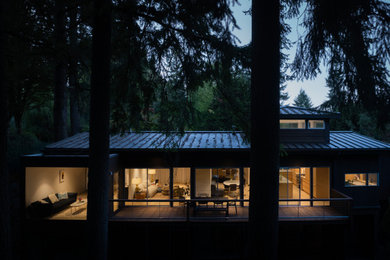 Inspiration for a mid-century modern exterior home remodel in Portland