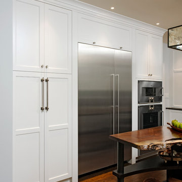 Rustic Modern Kitchen in Steel and Wood