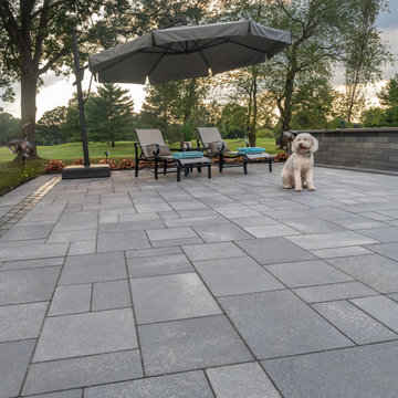 Umbriano pavers and Lineo vertical features