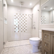 mom bathroom curbless