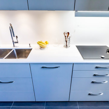 Rénovation d'une cuisine d'appartement en blanc et gris