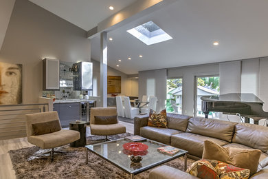 Home design - contemporary home design idea in Omaha