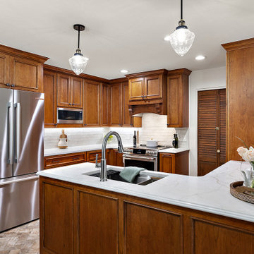 Starmark Cherry Avendale Kitchen in Butterscotch w/ Chocolate Glaze