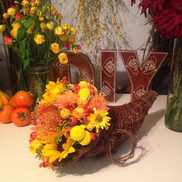 Slow Flowers: 35 Thanksgiving Centerpieces and Tabletop Decor Ideas