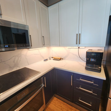 Beautiful Transitional Kitchen Remodel Done in a Two-Tone Color