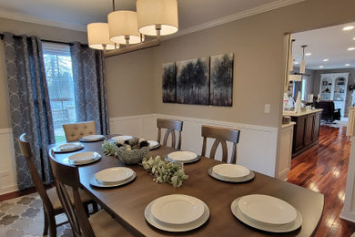 Example of a farmhouse dining room design in Chicago